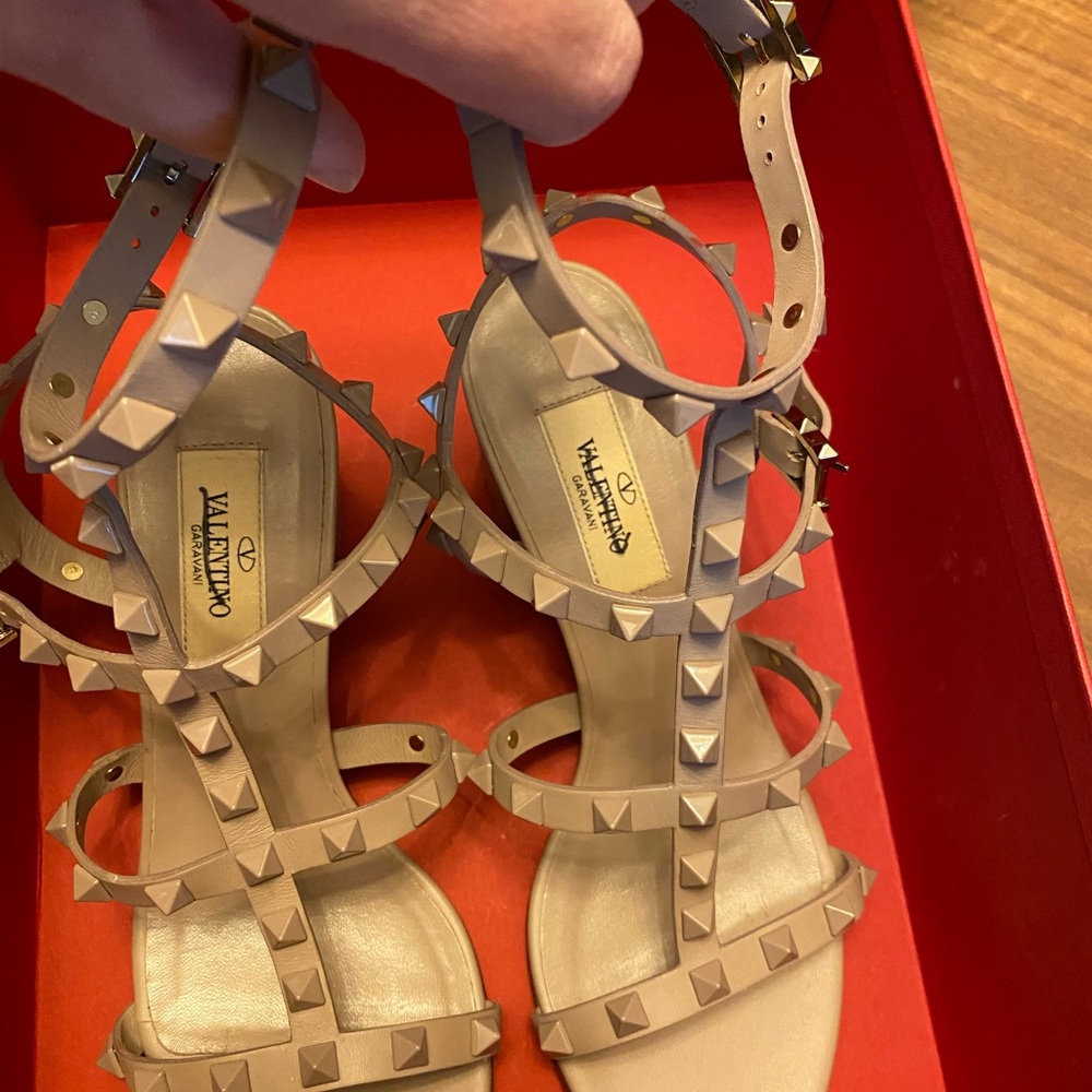 $1145 Retailed Valentino Rockstud Caged Sandals Heels In Poudre Size 36 . - Picture 7 of 7